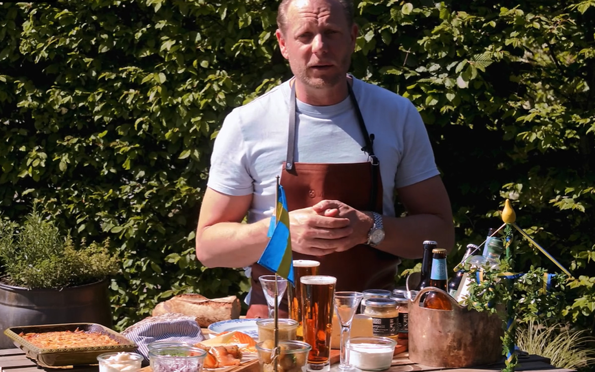 Henrik bjuder på midsommarkasse