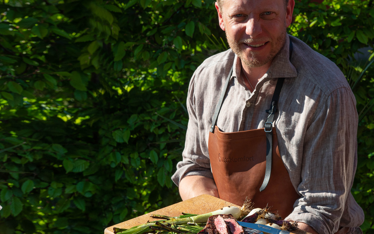 Henrik med midsommarmat